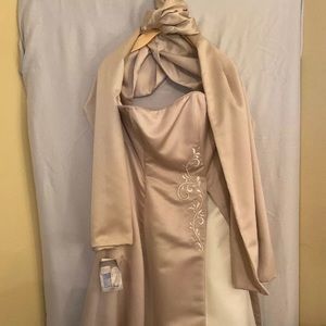 Jessica McClintock Ball Gown Size 10 Ivory w/Shawl